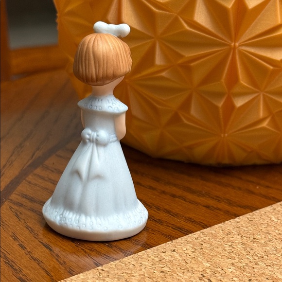 Vintage 1993 Growing Up Birthday Girls Porcelain Figurine wt Blue Dress Age 2 - Picture 3 of 8